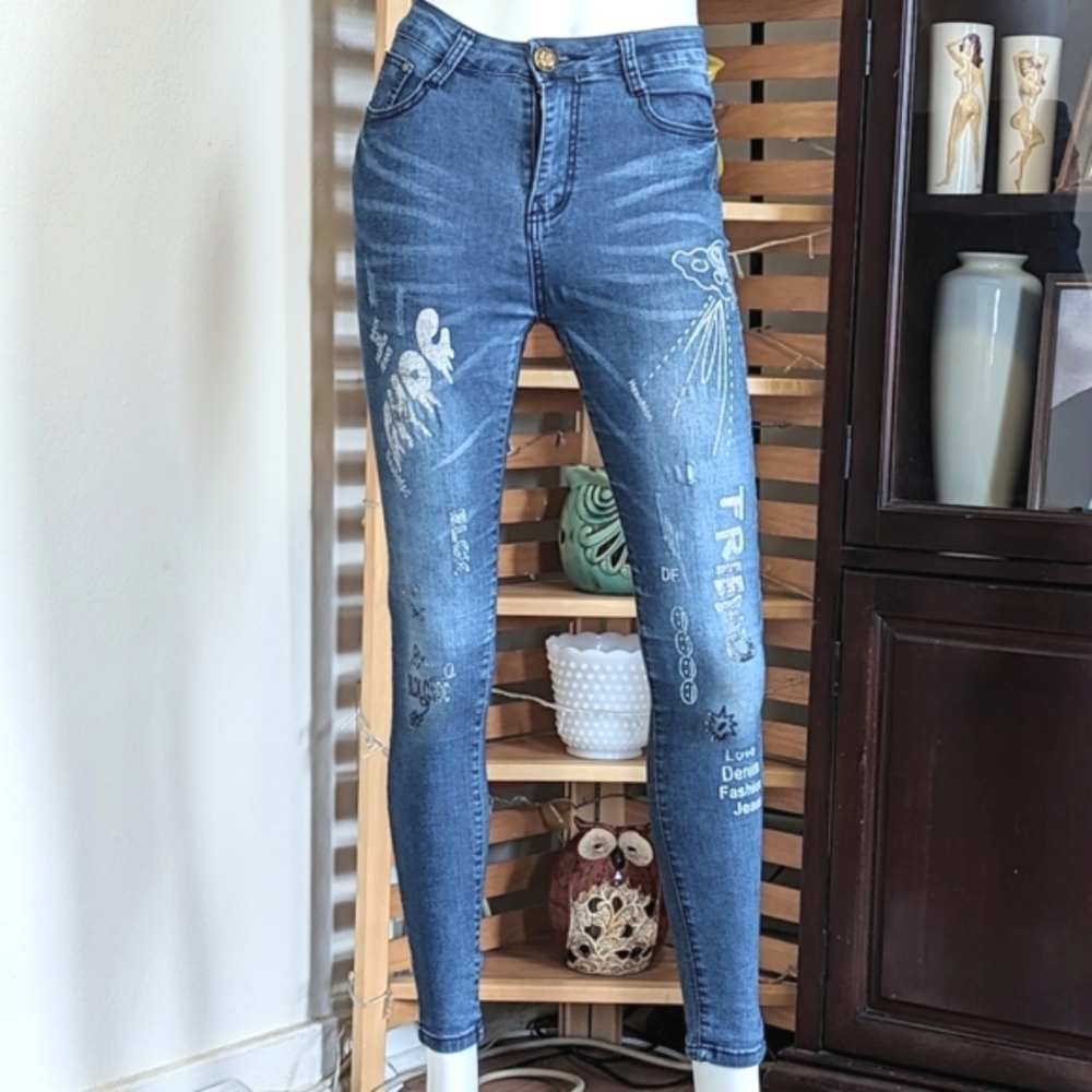 Back DG Distressed Graffiti Jeans(Jr's 7, Adult 6S)